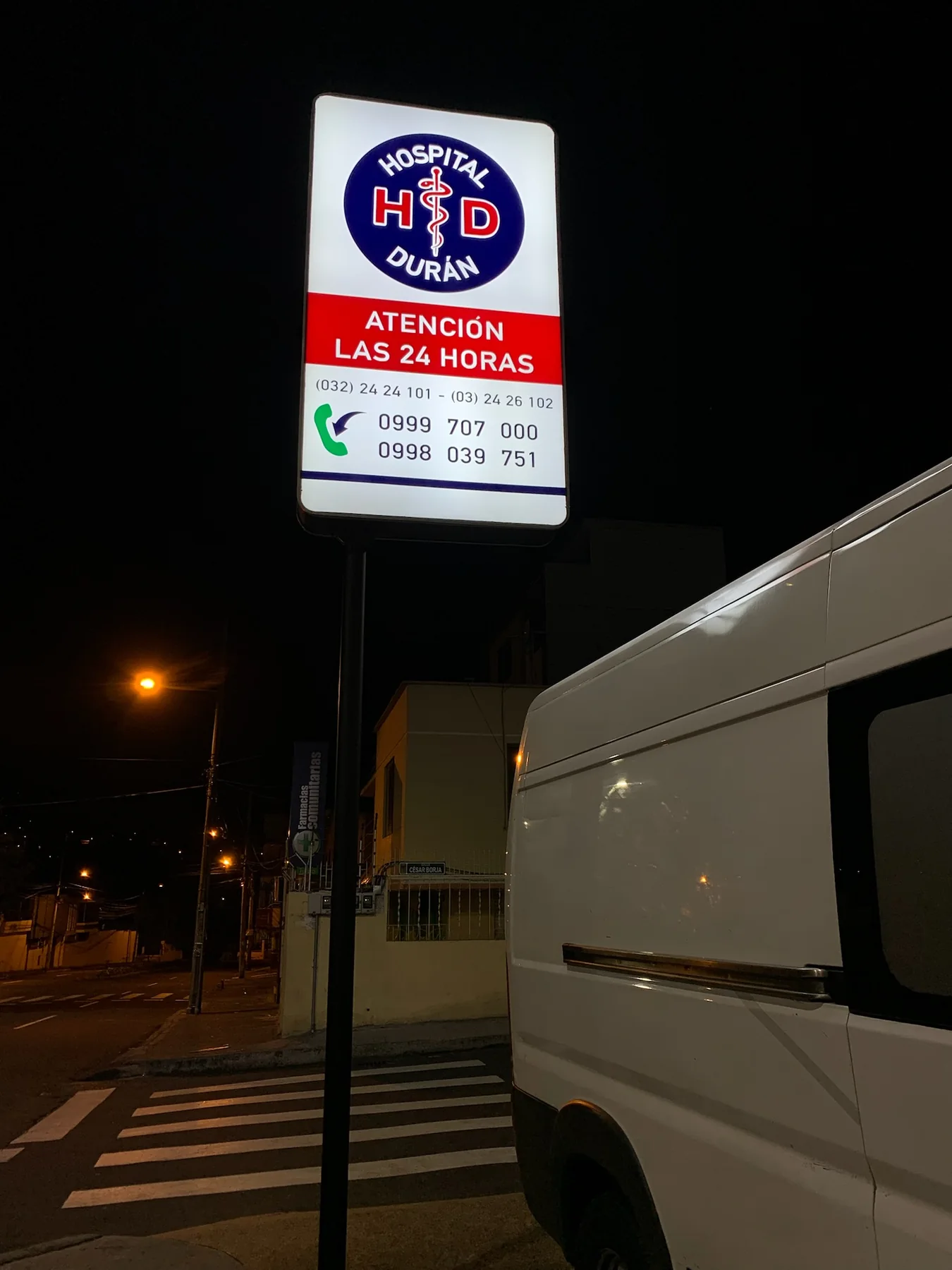 Caja de luz del Hospital Durán instalada por Wole