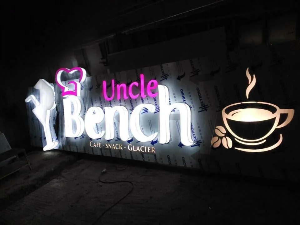 Letras 3D con luz directa de Uncle Bench